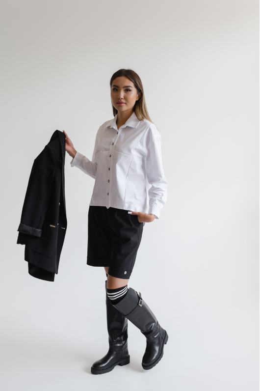 Рубашка укороченная с накладными карманами